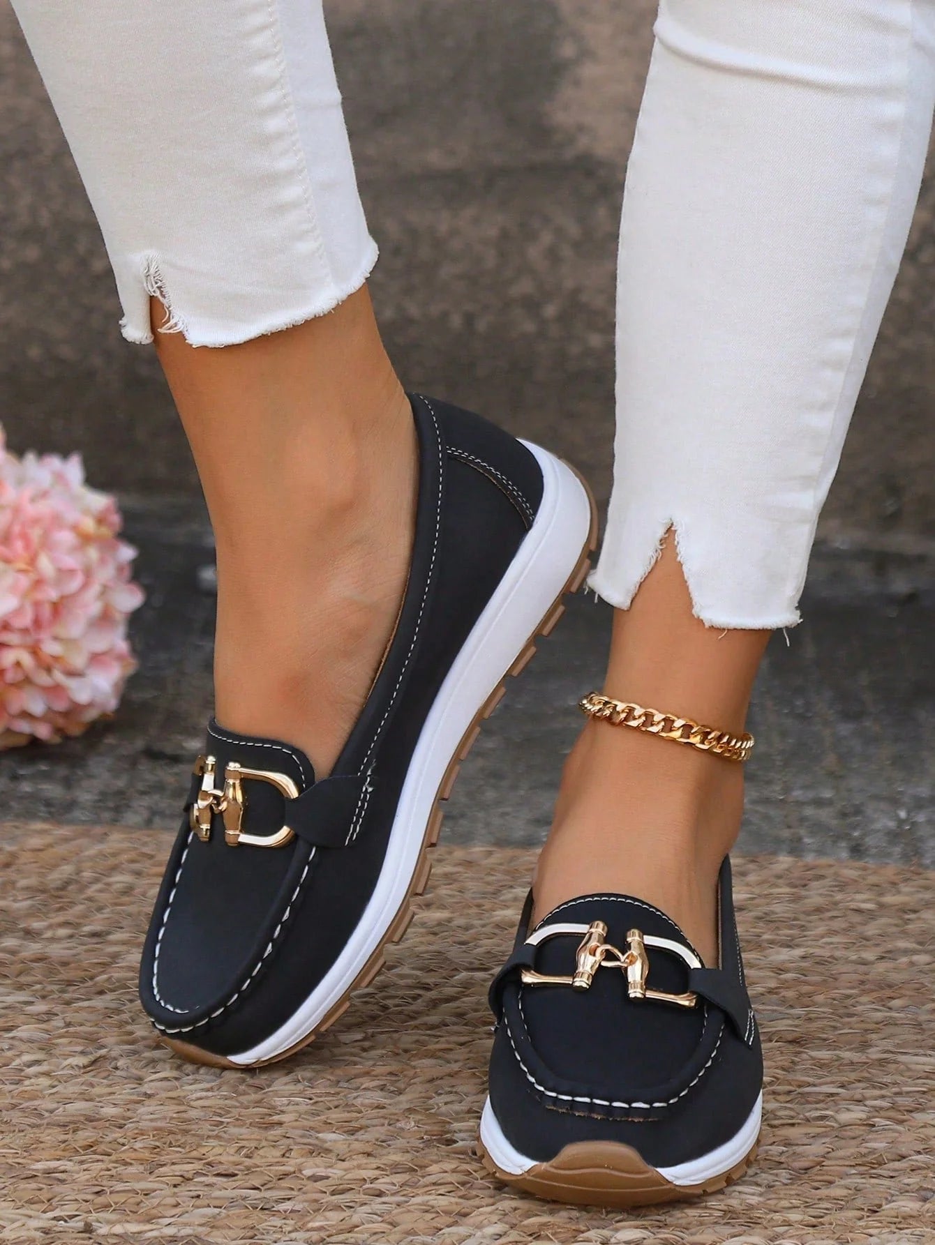 Black / 12