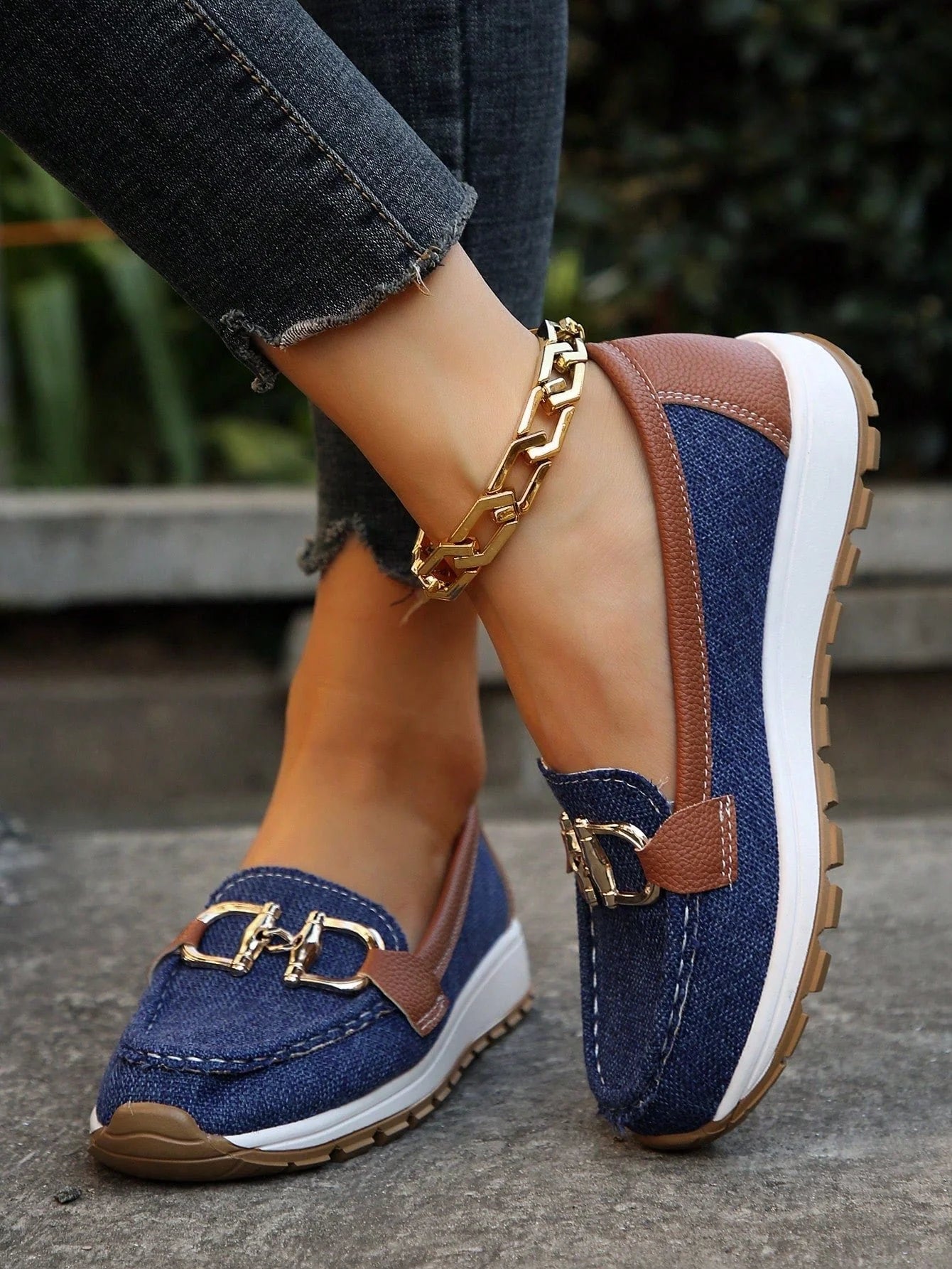 Blue / 12
